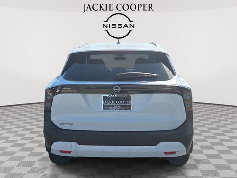 New 2026 Nissan Kicks SV w/ SV Premium Package FWD image 6