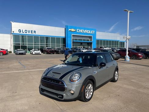 Used 2018 MINI Cooper S image 1