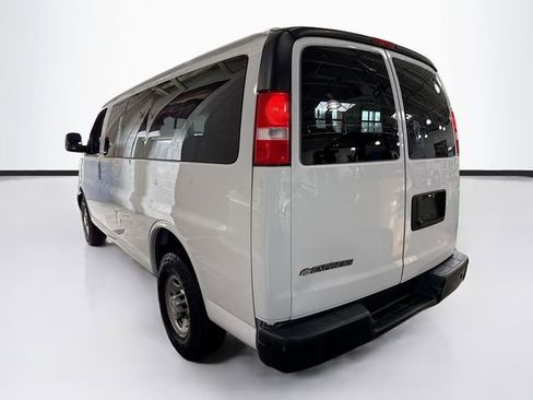 Used 2019 Chevrolet Express 3500 LS image 8