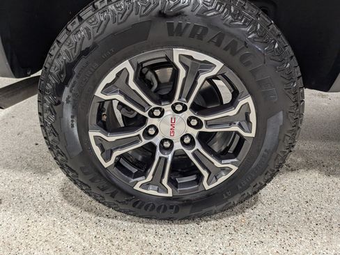 Used 2024 GMC Canyon AT4 w/ Technology Package AWD/4WD image 14