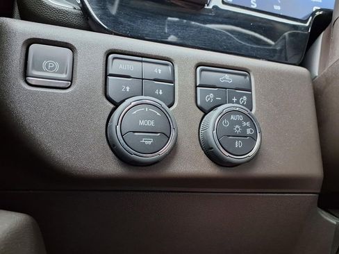 Used 2023 Chevrolet Silverado 1500 RST w/ Convenience Package II AWD/4WD image 15