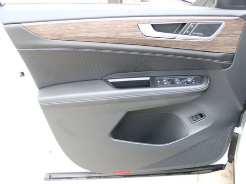 Certified 2025 Volkswagen Atlas SEL Premium R-Line image 9