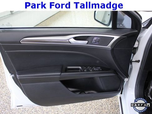 Used 2020 Ford Fusion SEL image 11