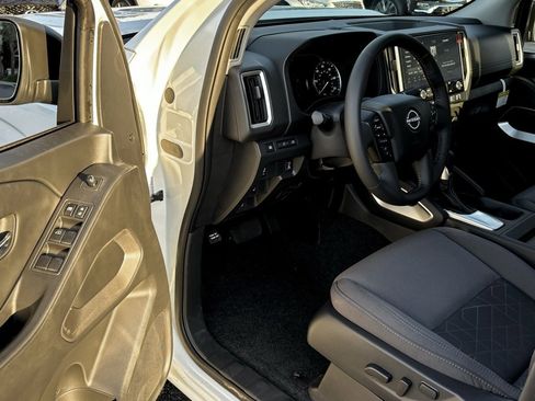 New 2025 Nissan Frontier SV w/ SV Convenience Package image 16