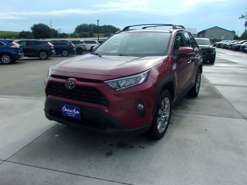 Used 2021 Toyota RAV4 XLE Premium AWD/4WD image 5