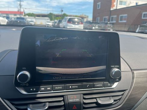 Used 2025 Nissan Altima 2.5 SV FWD image 23