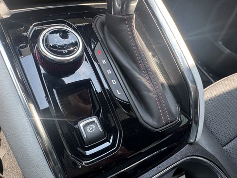 Used 2025 GMC Canyon AT4 w/ AT4X Package image 17