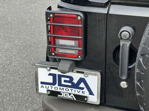 Used 2016 Jeep Wrangler Unlimited Sahara image 28