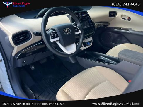 Used 2017 Toyota Prius Two w/ Prius Two Safety Plus Package FWD image 7