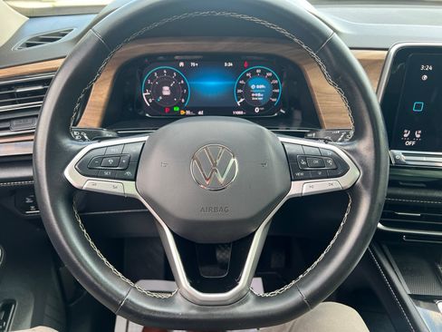 Used 2024 Volkswagen Atlas SE w/ Panoramic Sunroof Package AWD/4WD image 24