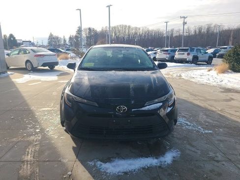Used 2023 Toyota Corolla LE image 2