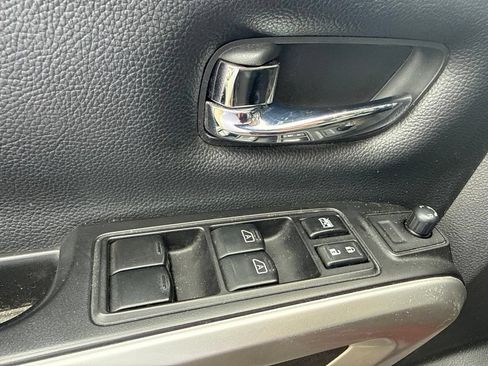Used 2019 Nissan Titan SV w/ SV Convenience Package AWD/4WD image 18