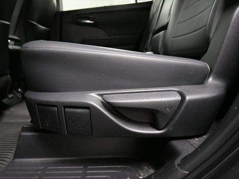 Used 2023 Toyota Highlander XLE AWD/4WD image 30