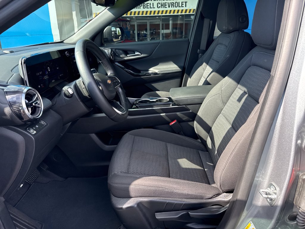 Used 2025 Chevrolet Equinox LT w/ Safety and Technology Package FWD image 11