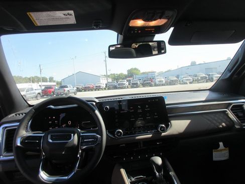 New 2026 GMC Canyon Denali image 16