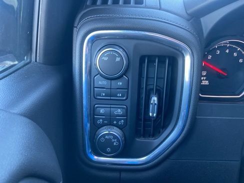 Used 2019 Chevrolet Silverado 1500 RST image 18