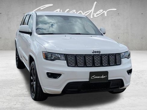 Used 2021 Jeep Grand Cherokee Laredo X image 2