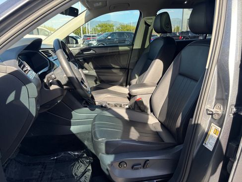 Used 2022 Volkswagen Tiguan SE AWD/4WD image 21