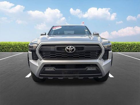 Certified 2024 Toyota Tacoma TRD Off-Road AWD/4WD image 11