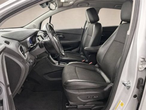Used 2019 Chevrolet Trax LT w/ LT Convenience Package FWD image 13
