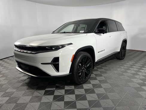 Used 2024 Jeep Wagoneer Launch Edition image 9