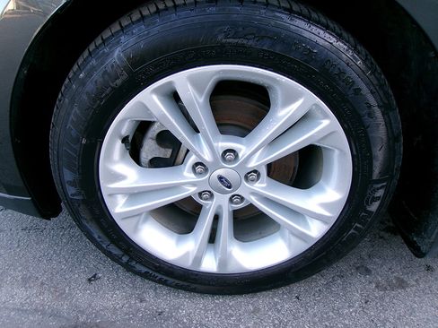 Used 2018 Ford Taurus SEL w/ Equipment Group 201A image 18