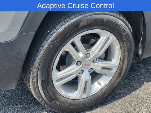 Used 2024 GMC Terrain SLE w/ Driver Convenience Package image 9