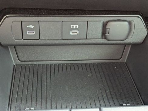 Used 2024 Toyota Prius XLE image 19