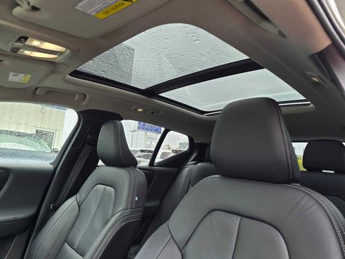 Certified 2025 Volvo XC40 B5 Plus AWD/4WD image 23