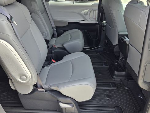 Certified 2025 Toyota Sienna XLE w/ XLE Plus Package image 10