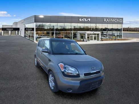 Used 2011 Kia Soul + FWD image 9