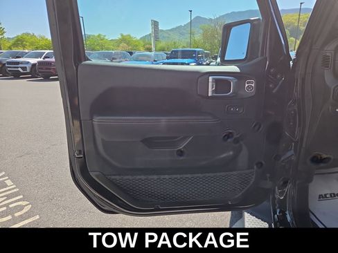 Used 2022 Jeep Wrangler Unlimited Sahara AWD/4WD image 12