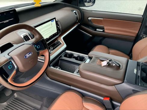 Used 2025 Ford Expedition King Ranch AWD/4WD image 16