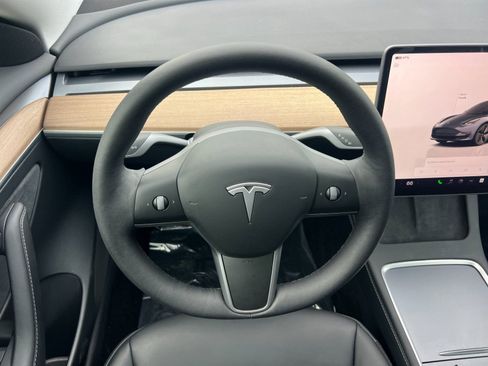Used 2023 Tesla Model 3 Standard Range image 14
