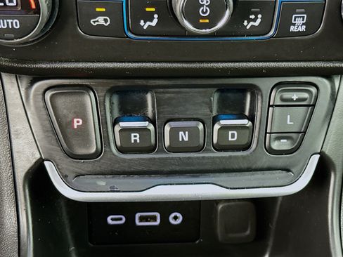 Used 2019 GMC Terrain SLE w/ Driver Convenience Package FWD image 18