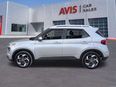Used 2025 Hyundai Venue SEL FWD image 10