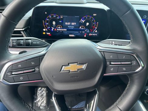 Used 2025 Chevrolet Suburban Premier RWD image 17