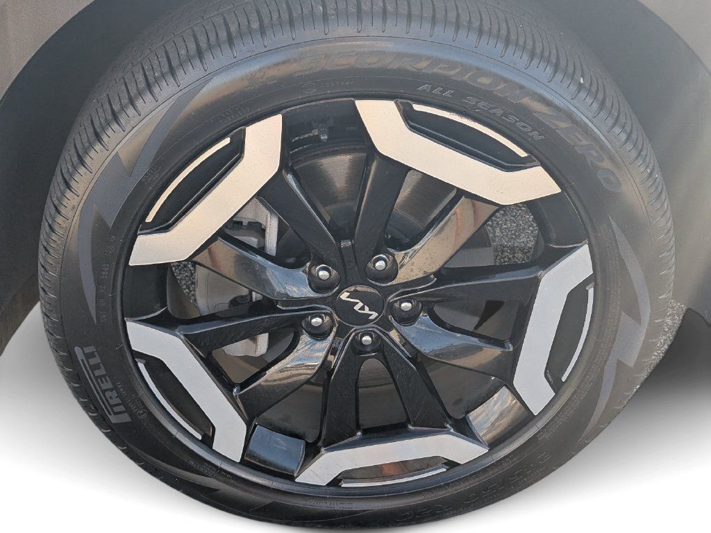 Certified 2024 Kia Telluride EX w/ EX Captain's Chair Package FWD image 12
