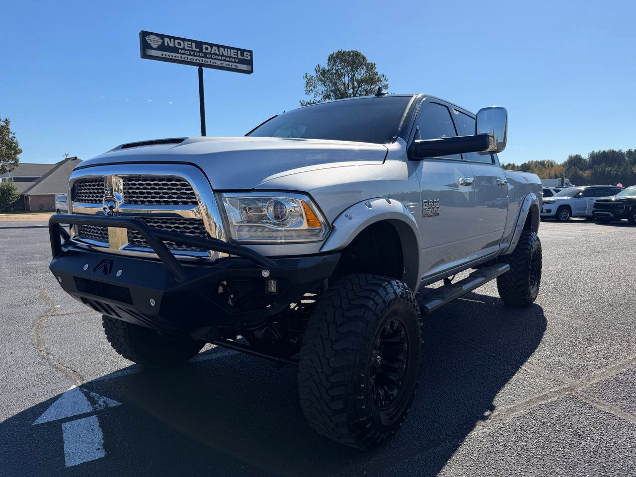 Used 2016 RAM 2500 Laramie AWD/4WD image 2