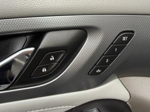 Used 2020 Chevrolet Traverse Premier image 16