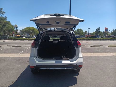 Used 2020 Nissan Rogue SV FWD image 9