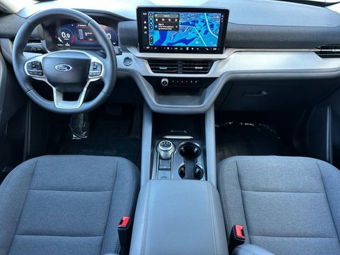 Used 2025 Ford Explorer Active image 12