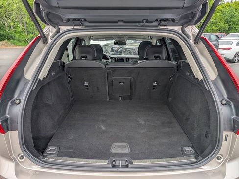 Used 2023 Volvo XC60 B5 Plus AWD/4WD image 16