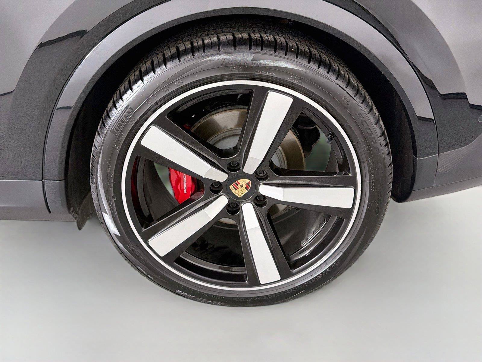 Certified 2025 Porsche Cayenne S AWD/4WD image 12
