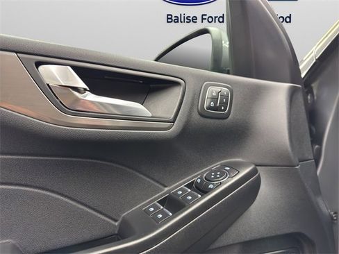 Used 2022 Ford Escape Titanium image 10