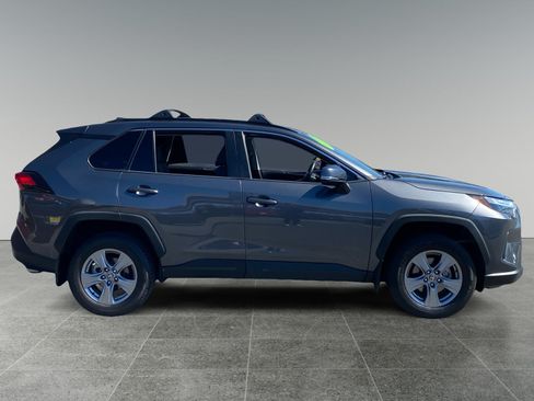 Used 2022 Toyota RAV4 XLE w/ Convenience Package FWD image 6