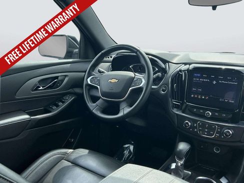 Used 2023 Chevrolet Traverse LT FWD image 17