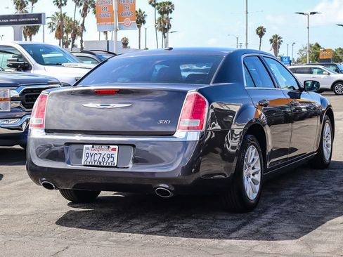 Used 2014 Chrysler 300 RWD image 4