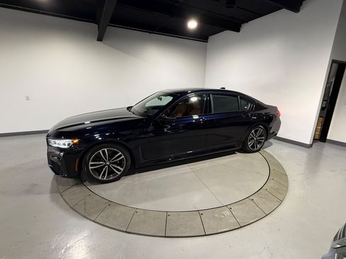 Used 2022 BMW 740i xDrive w/ M Sport Package AWD/4WD image 7