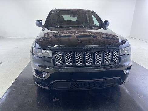 Used 2020 Jeep Grand Cherokee Altitude AWD/4WD image 4